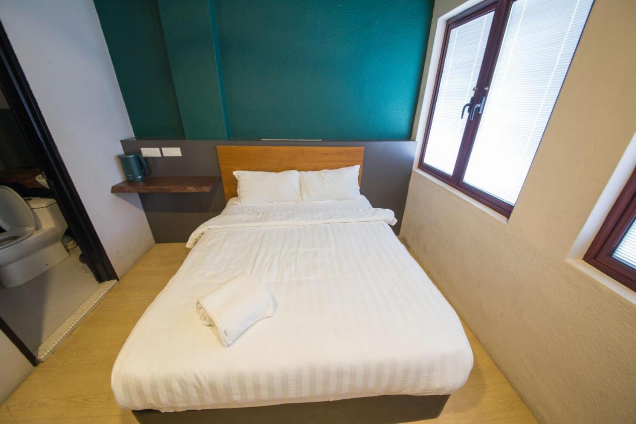 Room V Jalan Sultanah Near Bus Stop Batu Pahat Zewnętrze zdjęcie