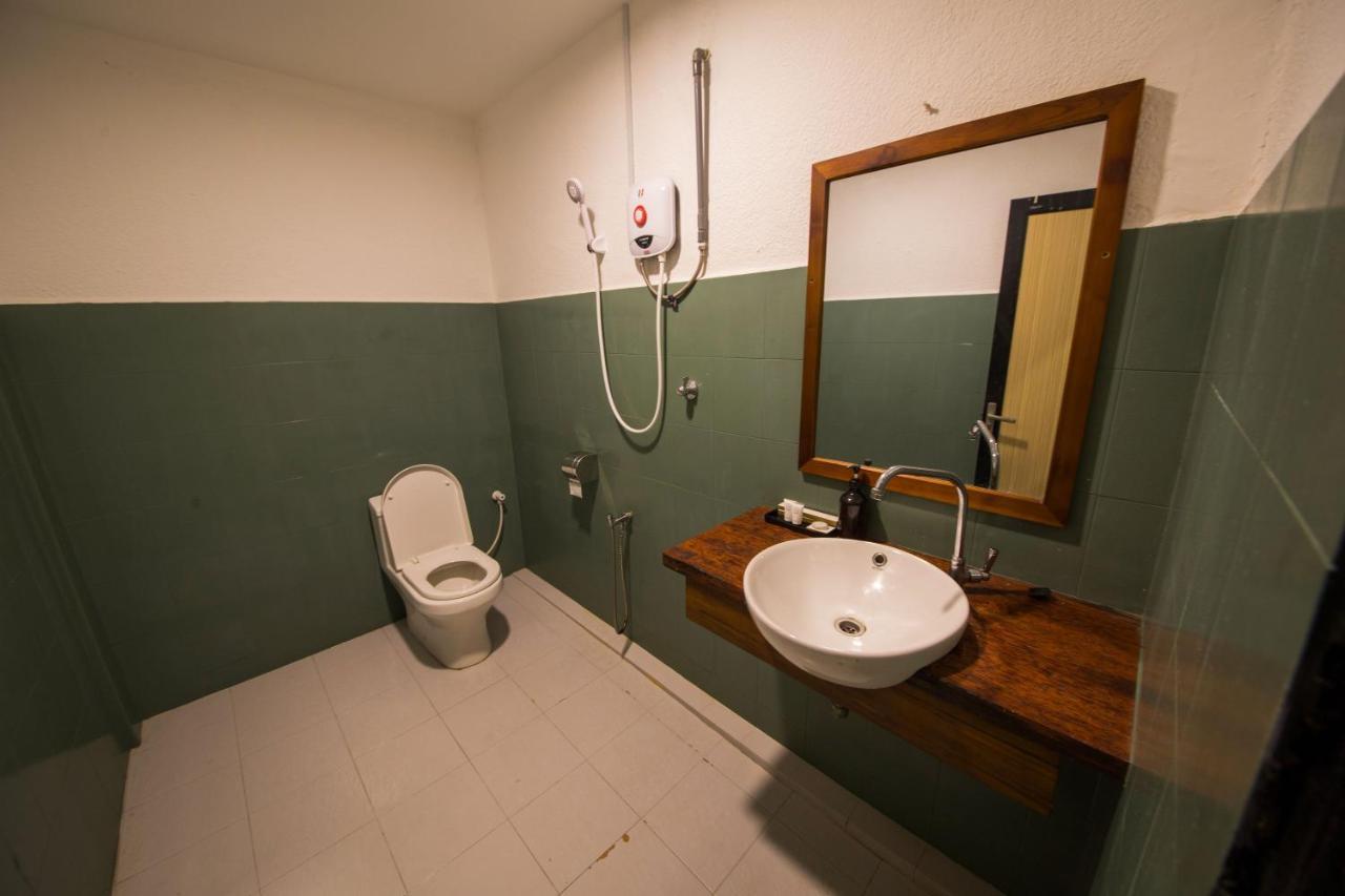 Room V Jalan Sultanah Near Bus Stop Batu Pahat Zewnętrze zdjęcie