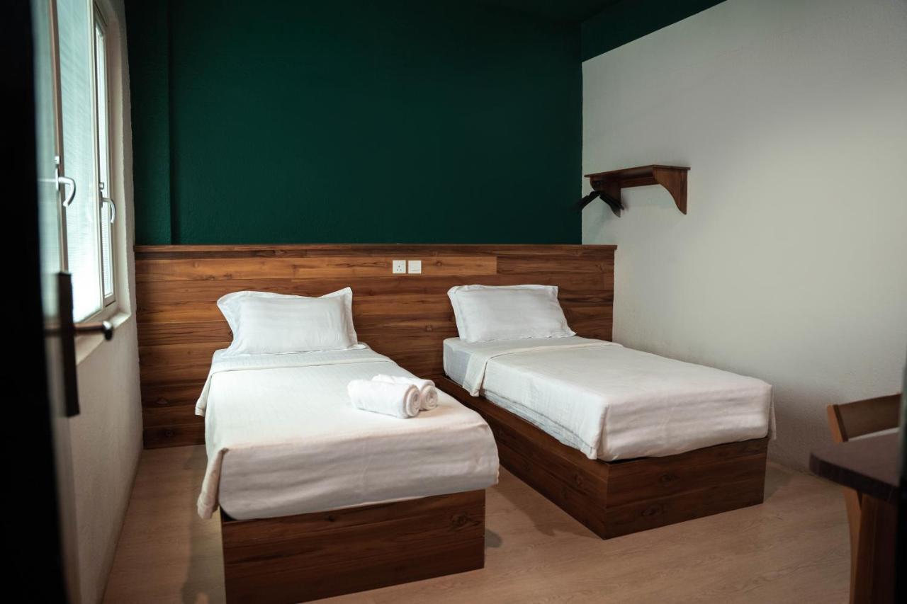 Room V Jalan Sultanah Near Bus Stop Batu Pahat Zewnętrze zdjęcie