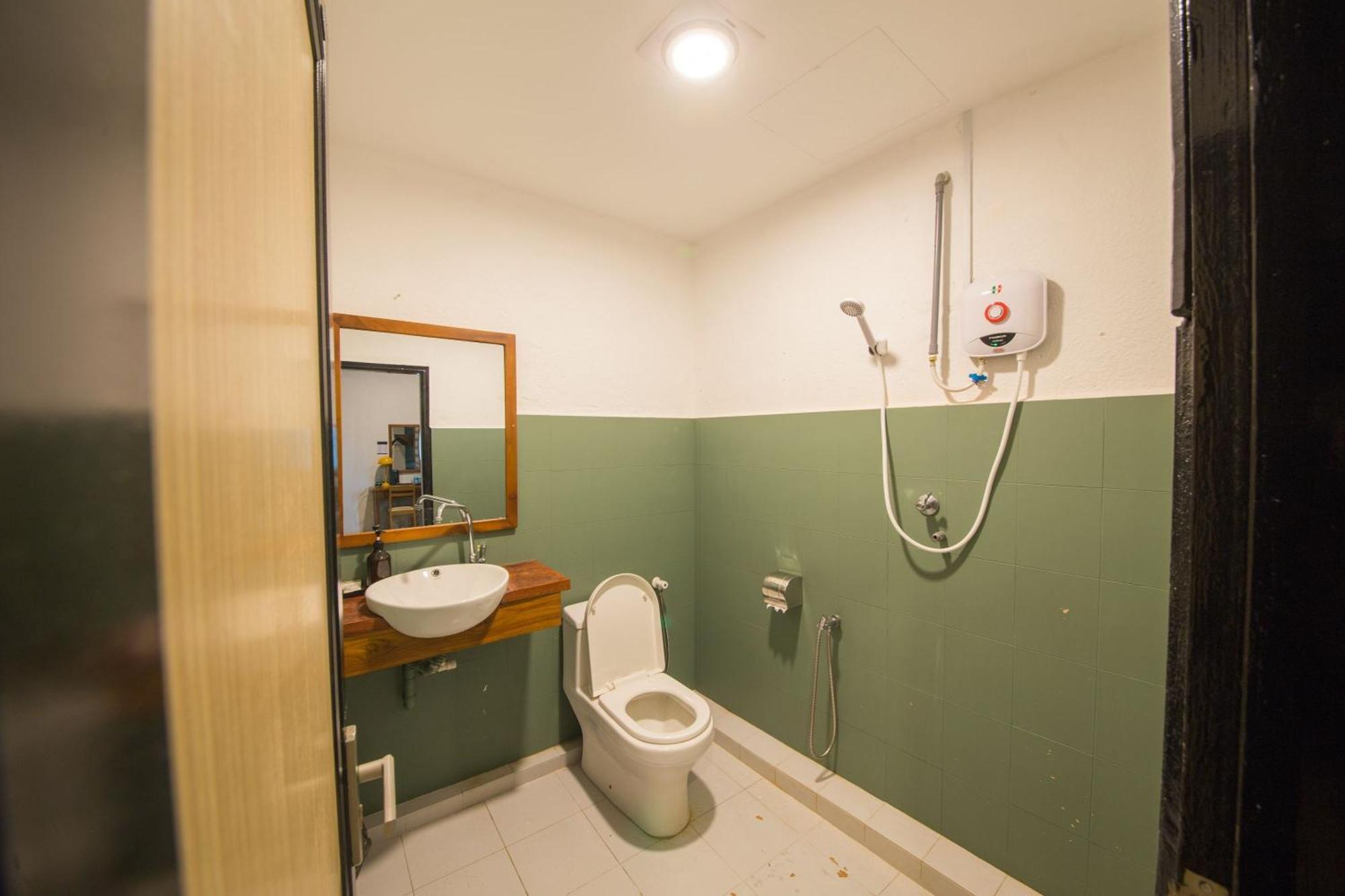 Room V Jalan Sultanah Near Bus Stop Batu Pahat Zewnętrze zdjęcie