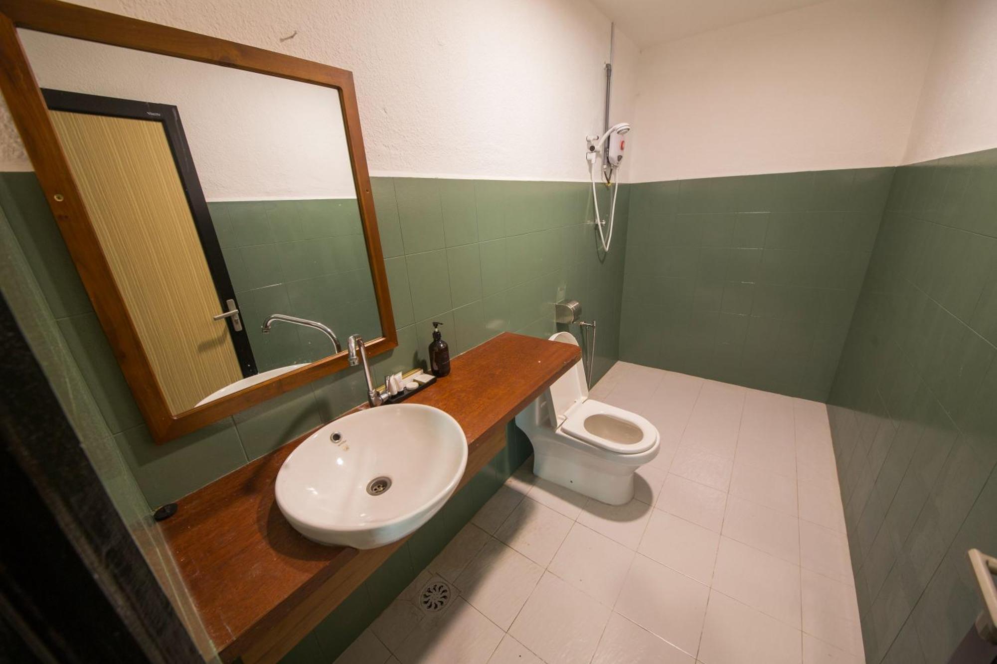 Room V Jalan Sultanah Near Bus Stop Batu Pahat Zewnętrze zdjęcie